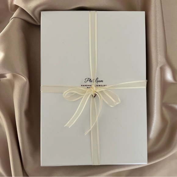 Labradorite Gemstone Statement Necklace With Silver Accents Adjustable Length. - Picture 6 of 6